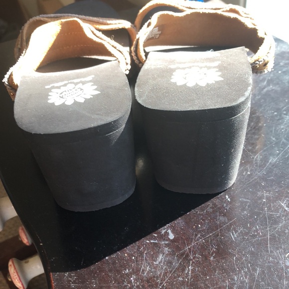 Yellow Box brown two strap slip on sandals size 10 - Picture 5 of 5